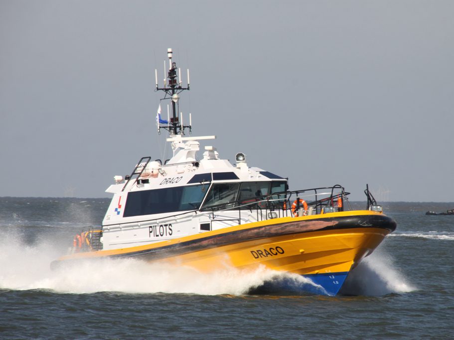 draco in actie 1 Pilot Vessel- Drako